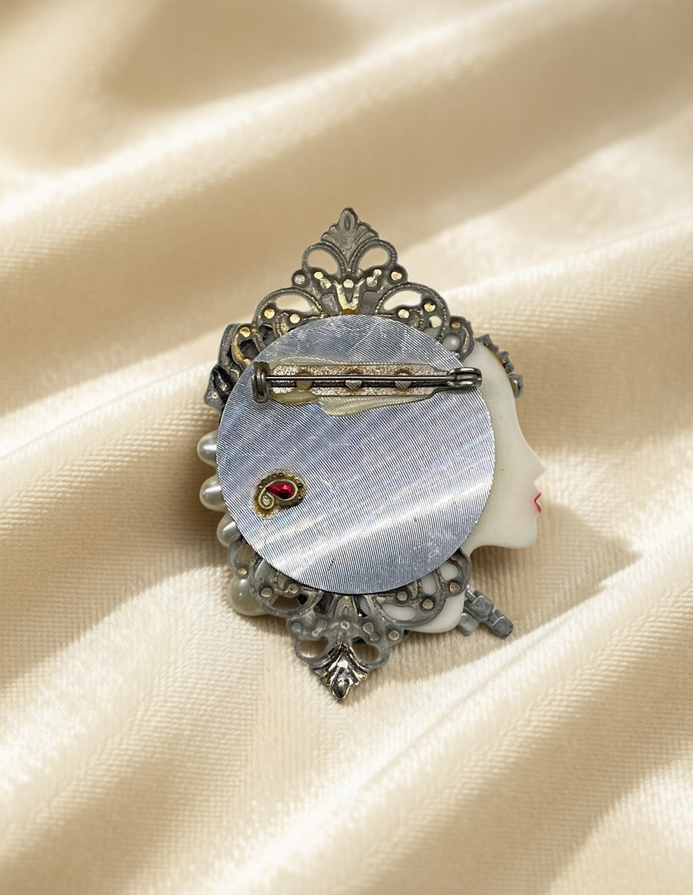 Maximal Lady Brooch